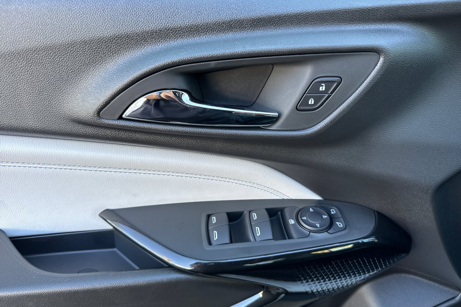 New 2026 Chevrolet Trax LT w/ LT Convenience Package FWD image 10