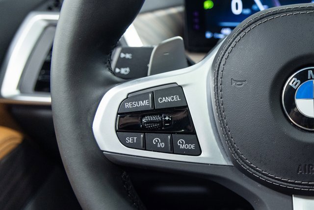 Used 2023 BMW X7 xDrive40i w/ M Sport Package image 15