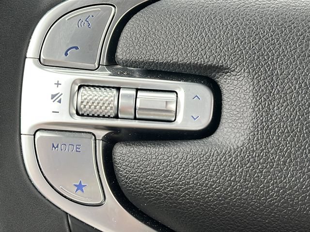 Certified 2025 Genesis GV70 2.5T AWD/4WD image 24