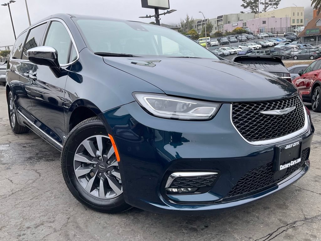 Used 2023 Chrysler Pacifica Limited FWD image 1