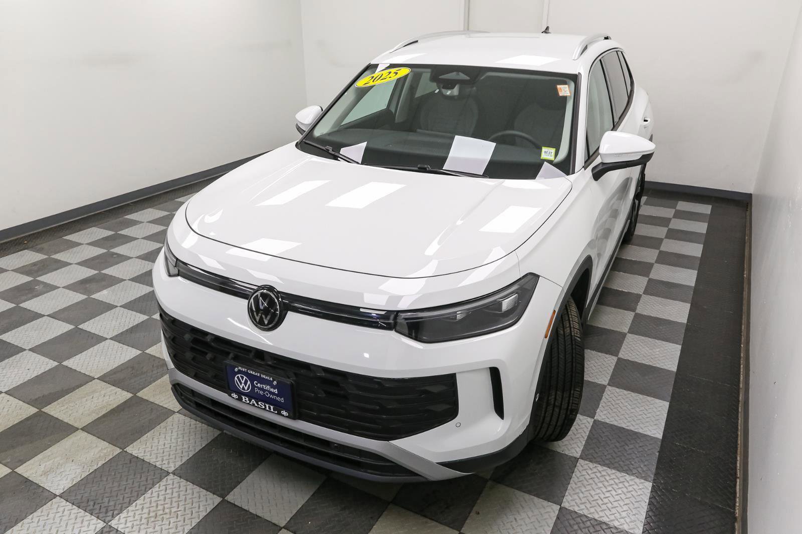 Used 2025 Volkswagen Tiguan S image 7