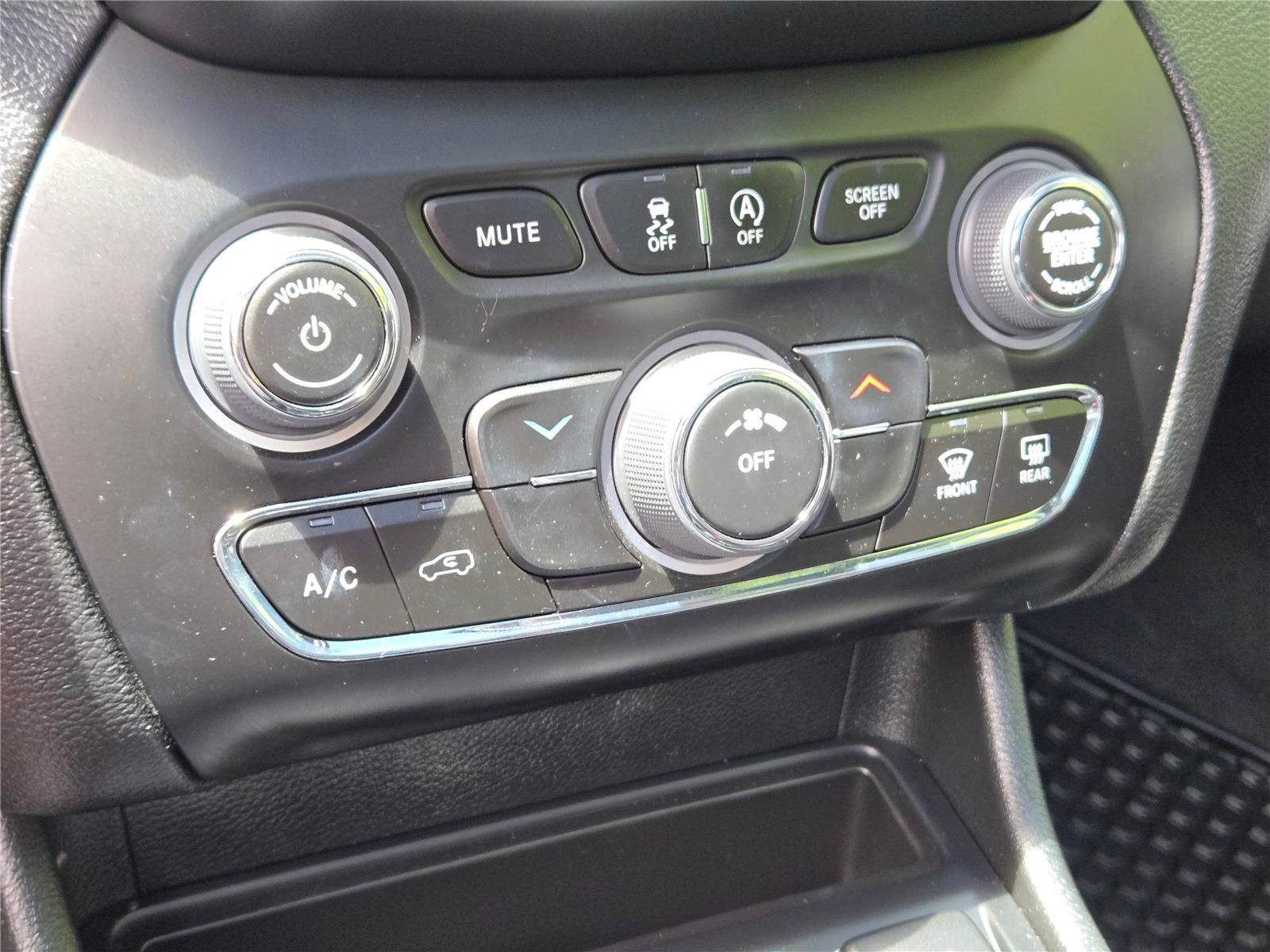 Used 2022 Jeep Cherokee Latitude w/ Sun & Sound Group AWD/4WD image 25