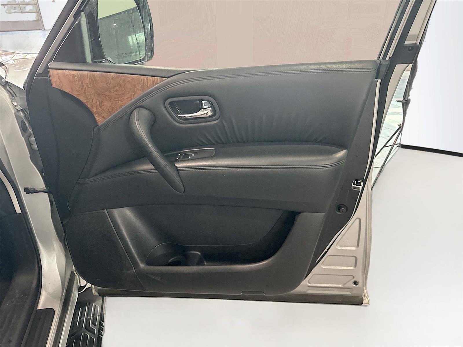 Used 2023 Nissan Armada SL image 16