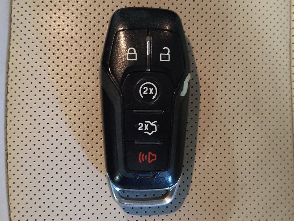 Used 2017 Ford Explorer Platinum image 32