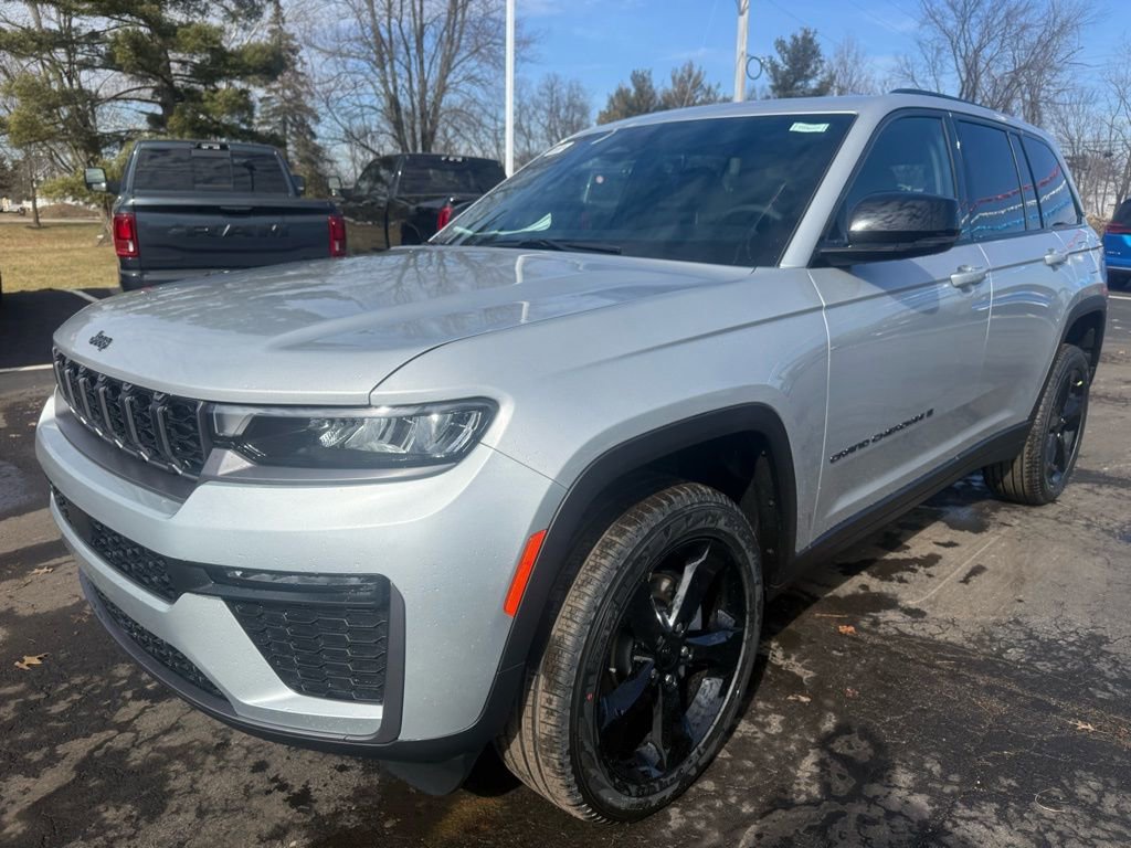 New 2026 Jeep Grand Cherokee Limited w/ Limited Altitude Package AWD/4WD image 7