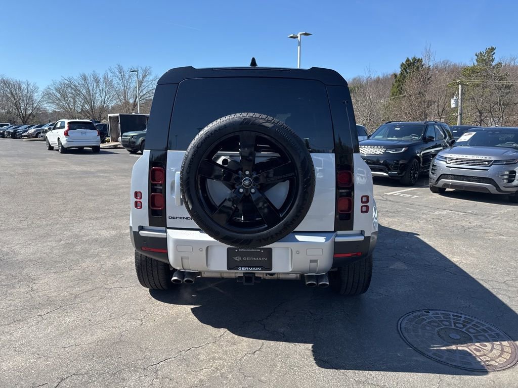 Used 2024 Land Rover Defender 110 SE image 4