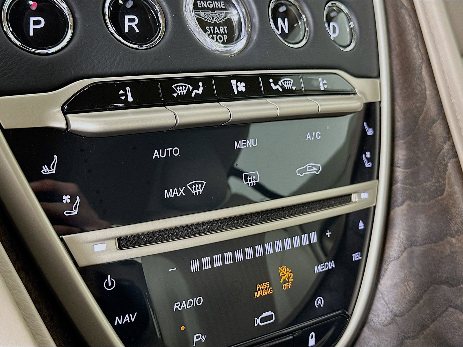 Used 2017 Aston Martin DB11 V12 RWD image 20