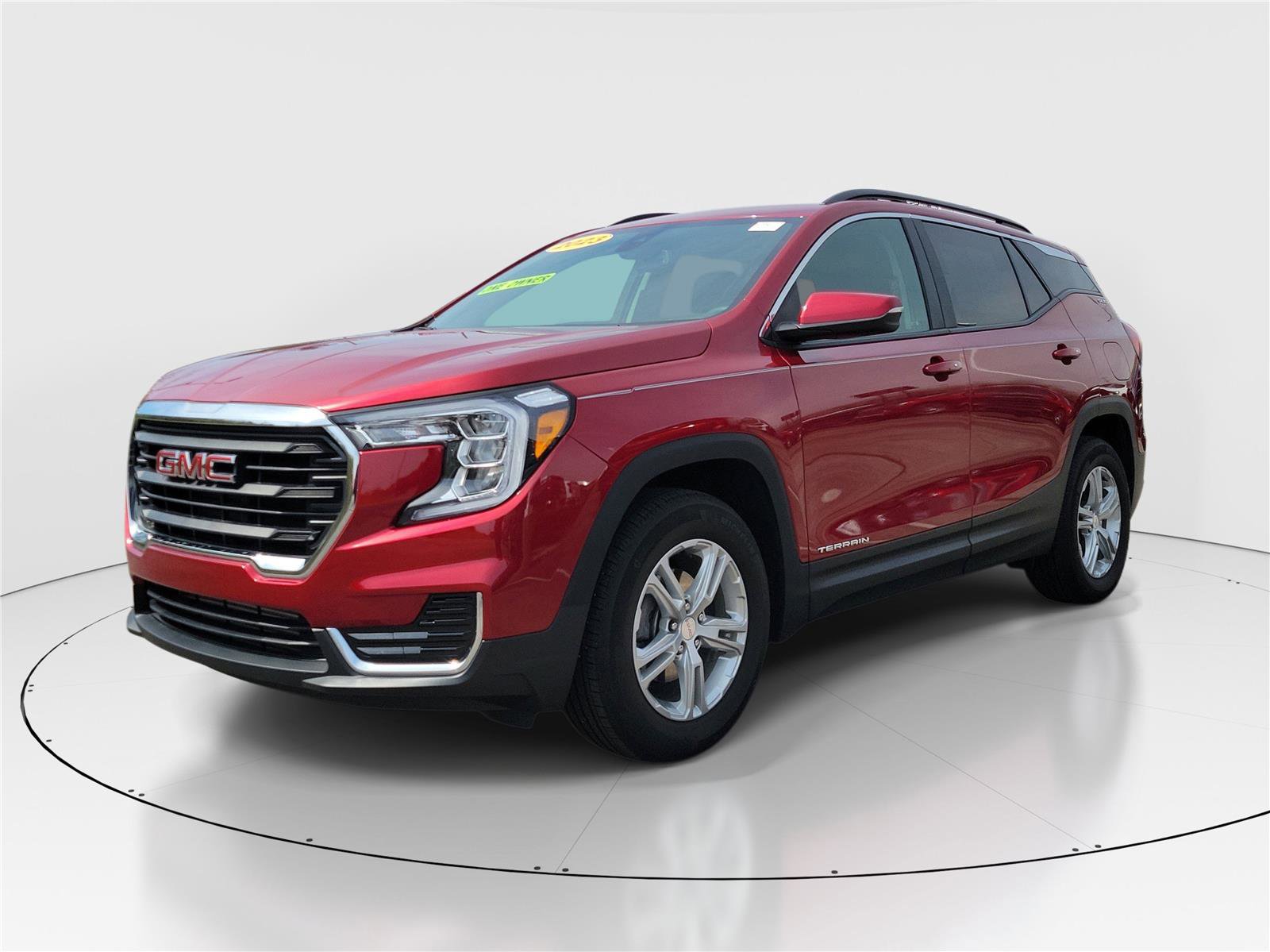 Used 2023 GMC Terrain SLE w/ Driver Convenience Package image 2
