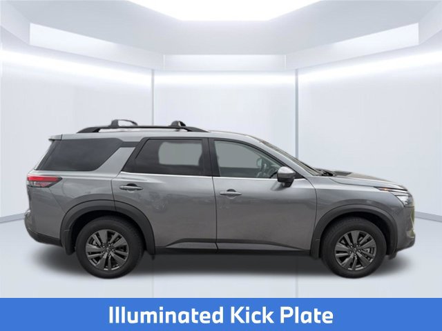 Used 2024 Nissan Pathfinder SV w/ Lighting Package (N92) FWD image 5