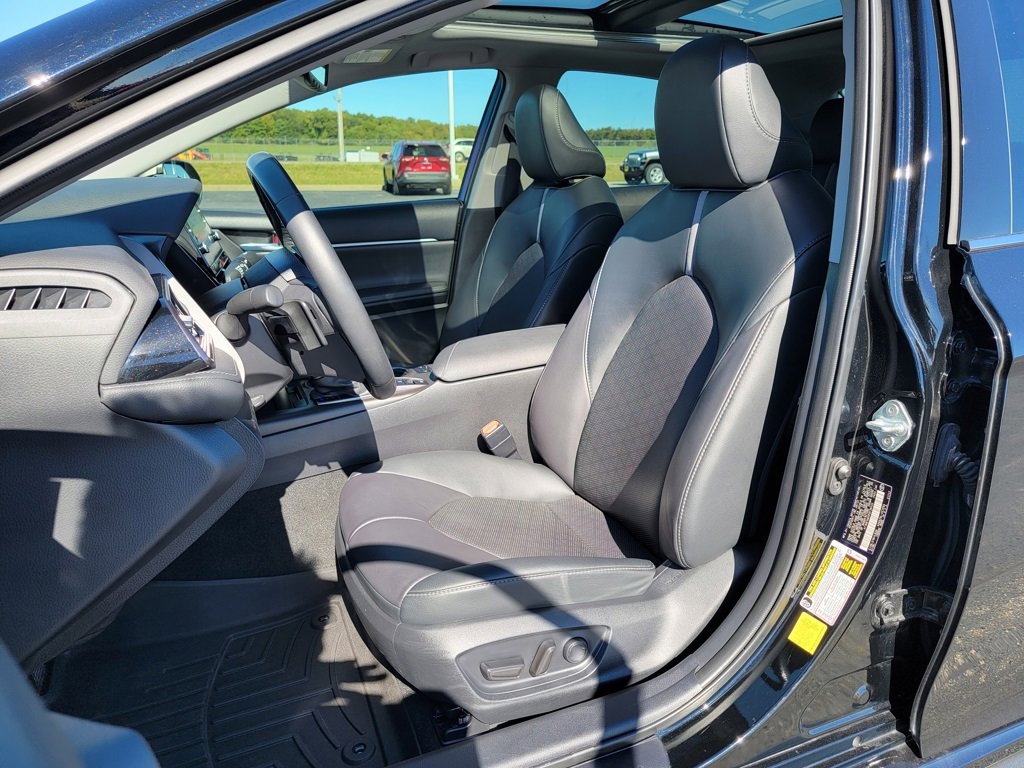 Used 2023 Toyota Camry XSE image 2