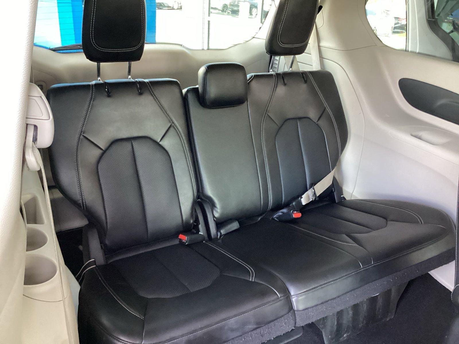 Used 2024 Chrysler Pacifica Select image 21