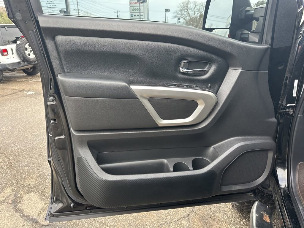 Used 2022 Nissan Titan SV w/ SV Convenience Package image 18