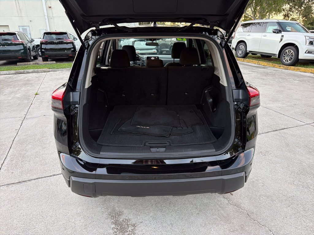Used 2025 Nissan Rogue S FWD image 30