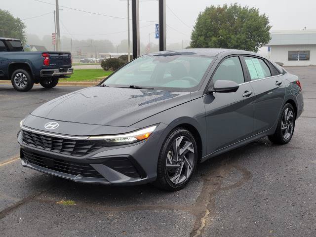 Used 2025 Hyundai Elantra SEL FWD image 4