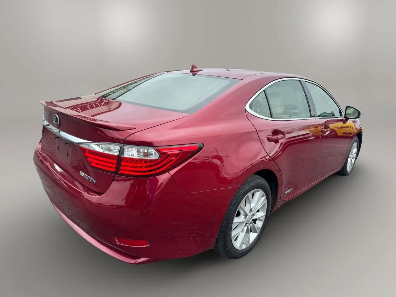 Used 2014 Lexus ES 300h w/ Premium Package w/Bamboo Trim FWD image 8
