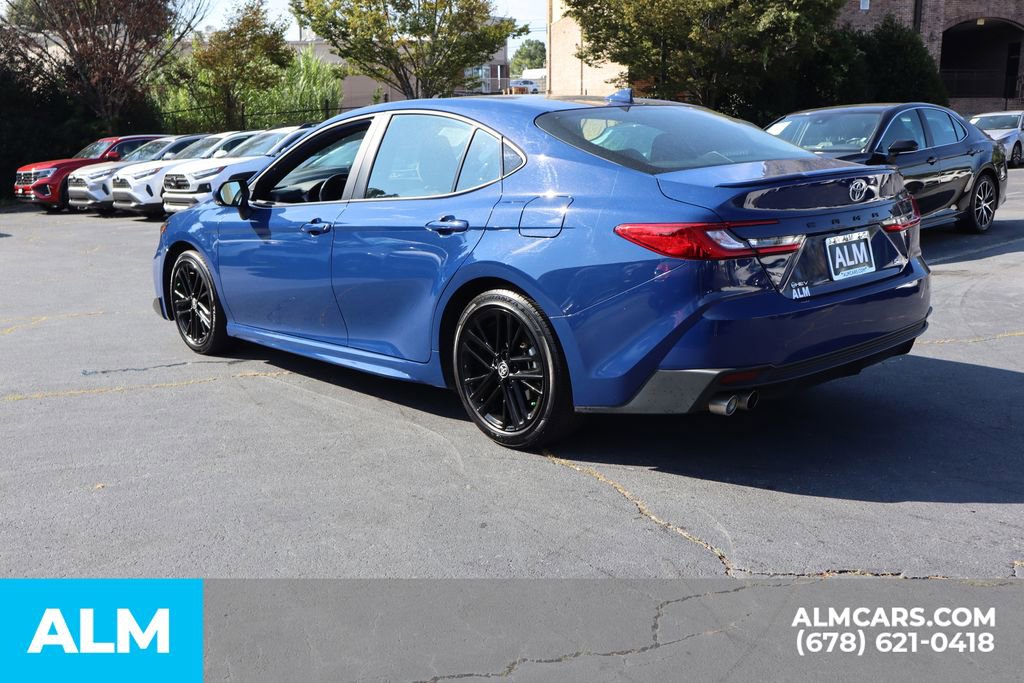 Used 2025 Toyota Camry SE image 9
