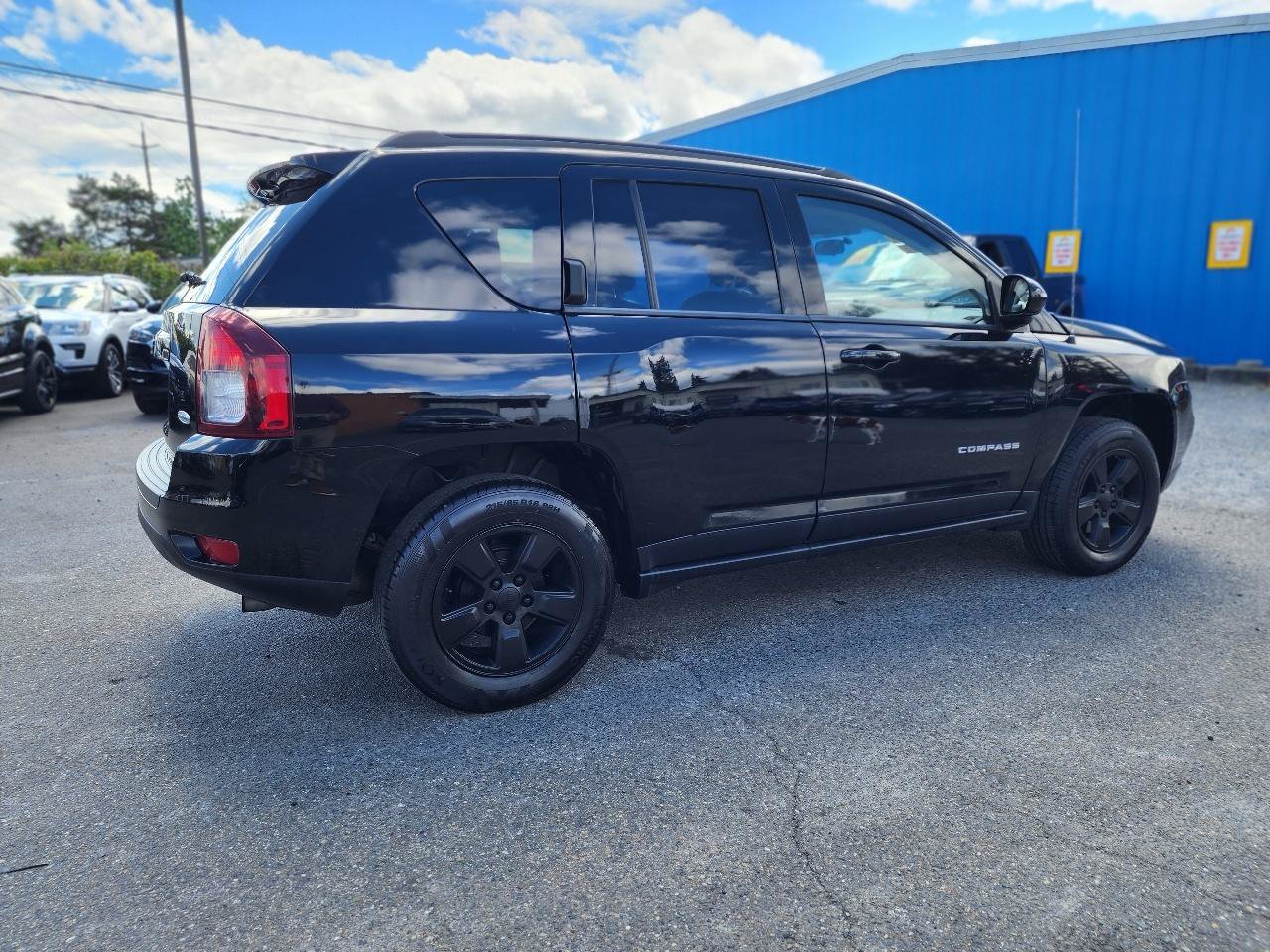 Used 2015 Jeep Compass Latitude FWD image 6
