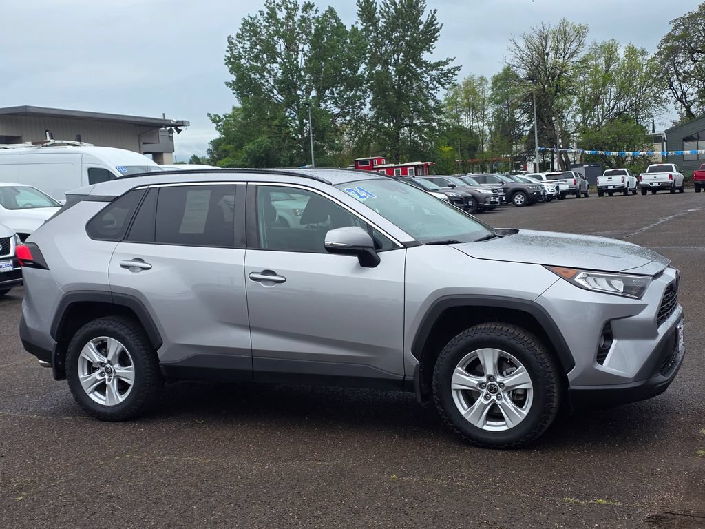 Used 2021 Toyota RAV4 XLE w/ XLE Grade Weather Package AWD/4WD image 3