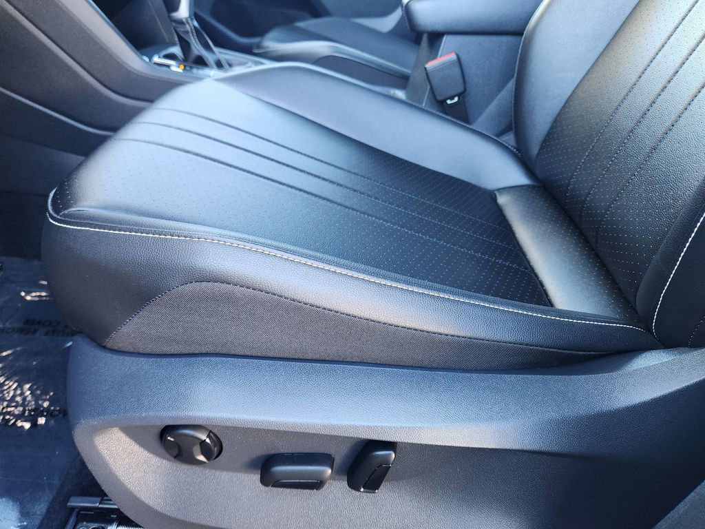 Certified 2024 Volkswagen Tiguan SE image 9