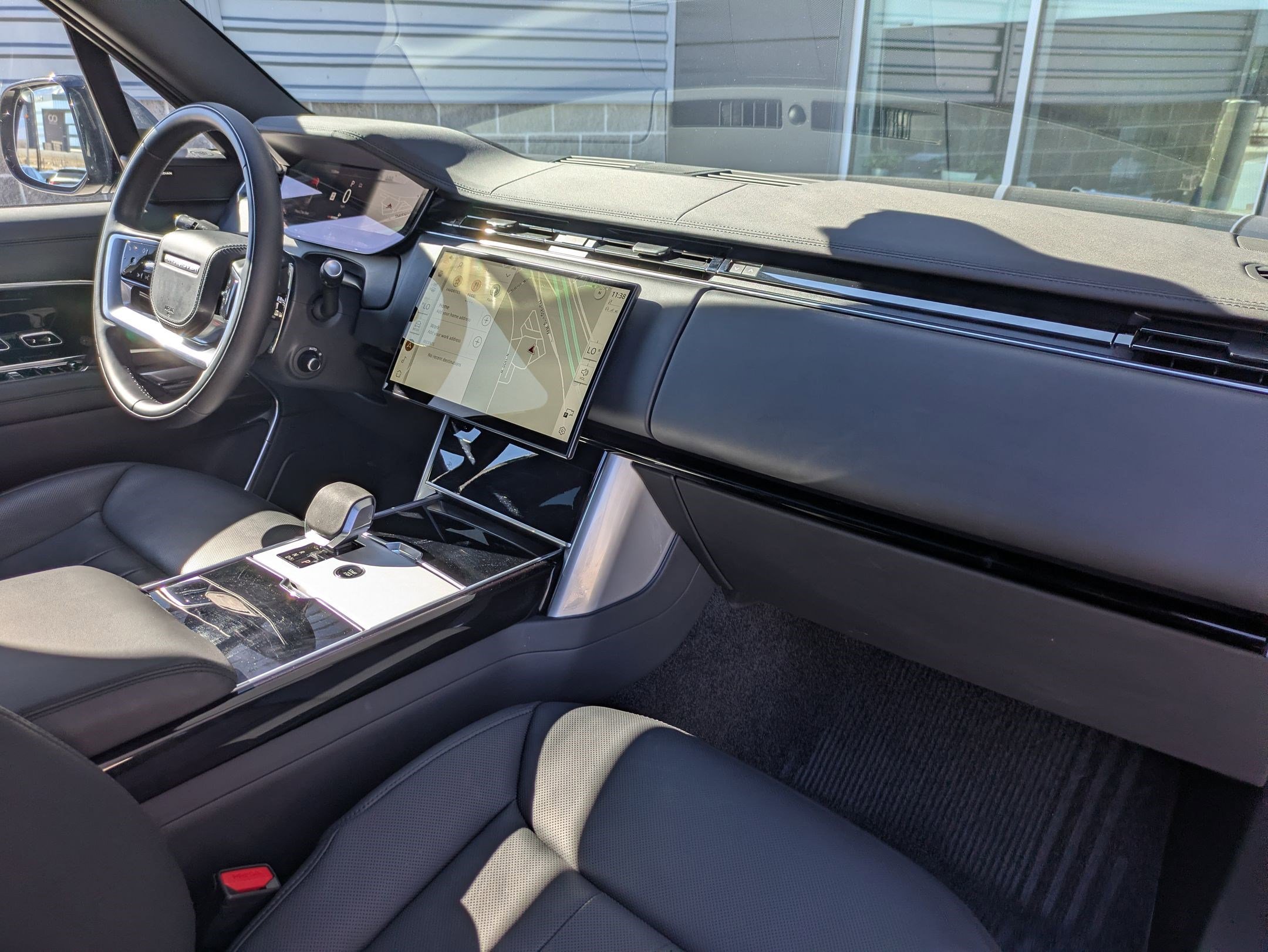 Certified 2024 Land Rover Range Rover SE image 30