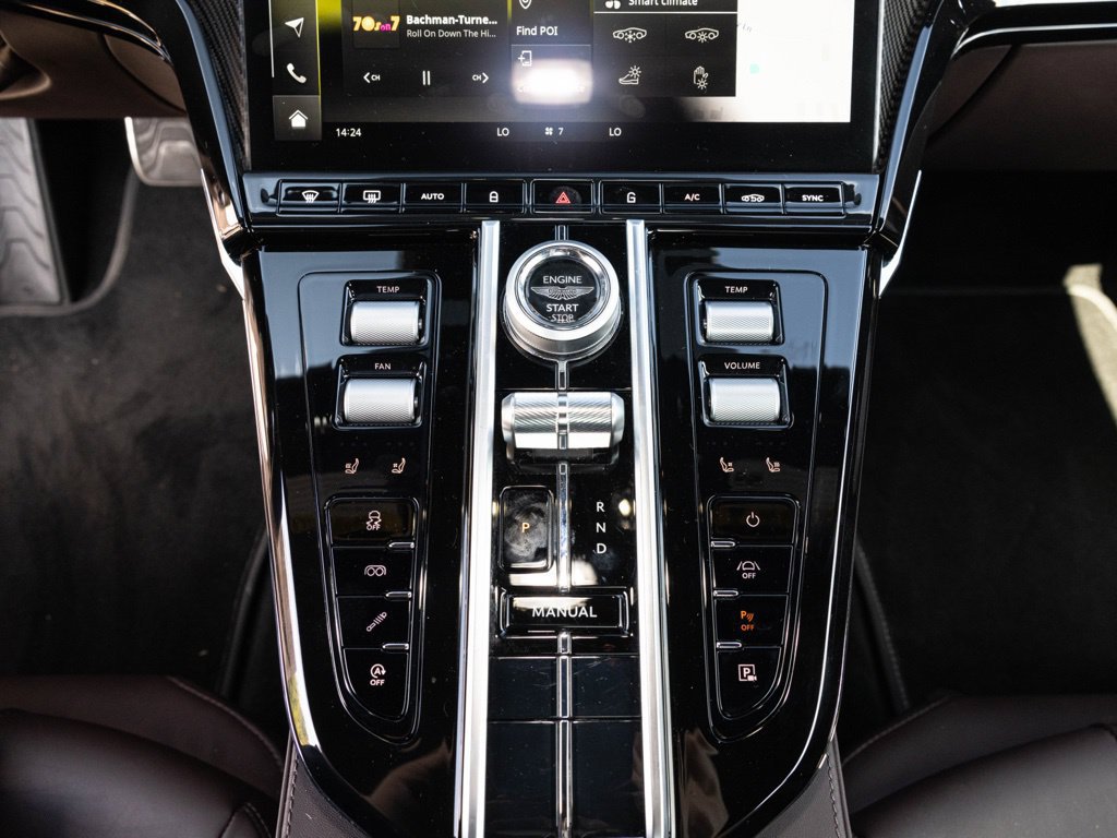 Used 2025 Aston Martin V8 Vantage Coupe RWD image 39