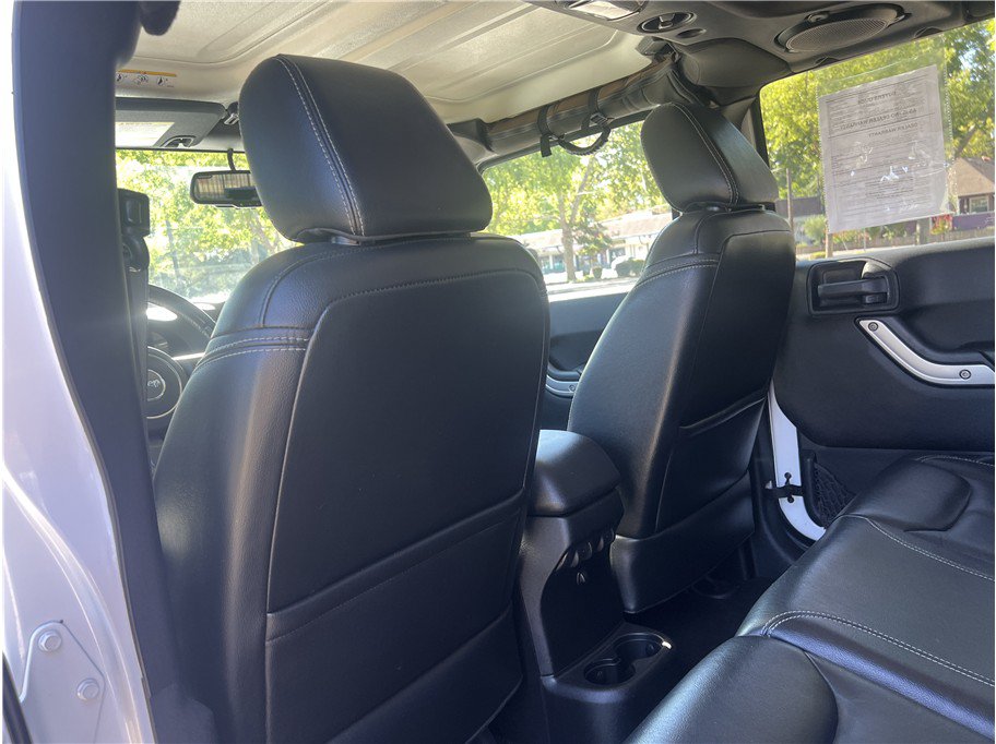 Used 2013 Jeep Wrangler Unlimited Rubicon w/ Connectivity Group AWD/4WD image 13