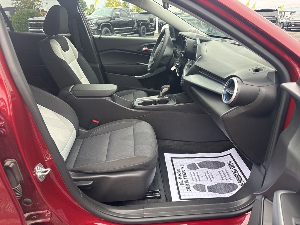 Used 2025 Chevrolet Trax LS image 15