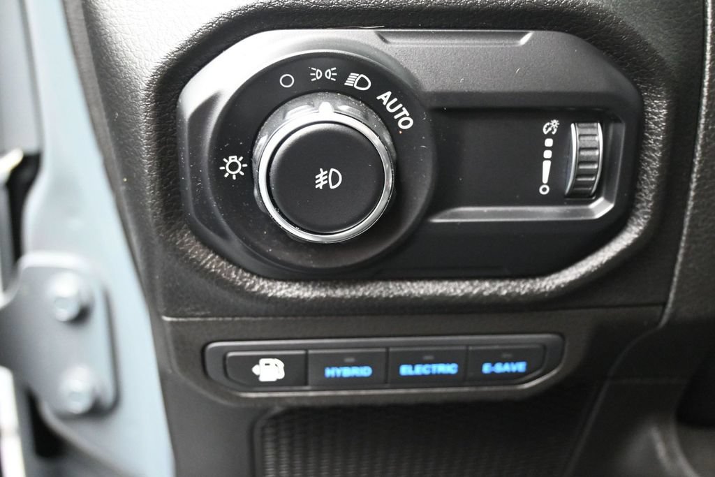 Used 2024 Jeep Wrangler Unlimited AWD/4WD image 11
