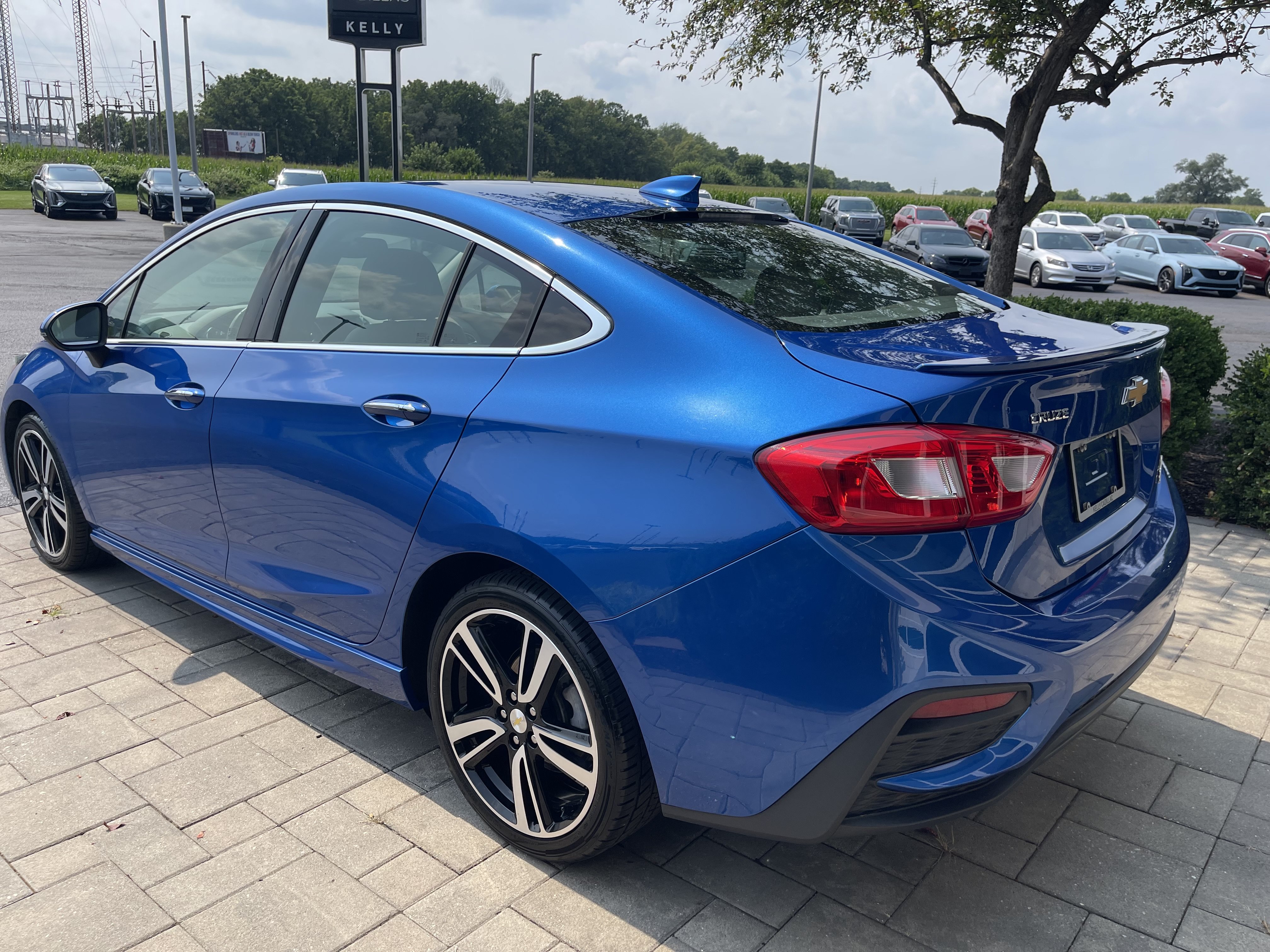 Used 2017 Chevrolet Cruze Premier w/ RS Package FWD image 6