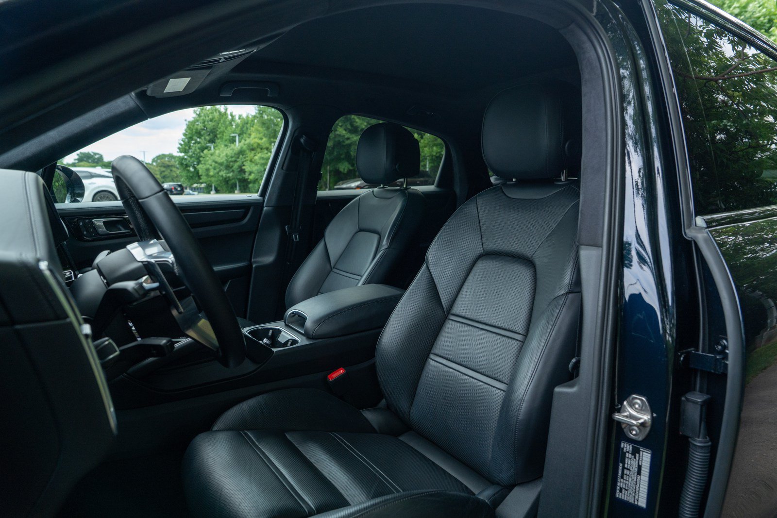 Certified 2023 Porsche Cayenne GTS AWD/4WD image 5