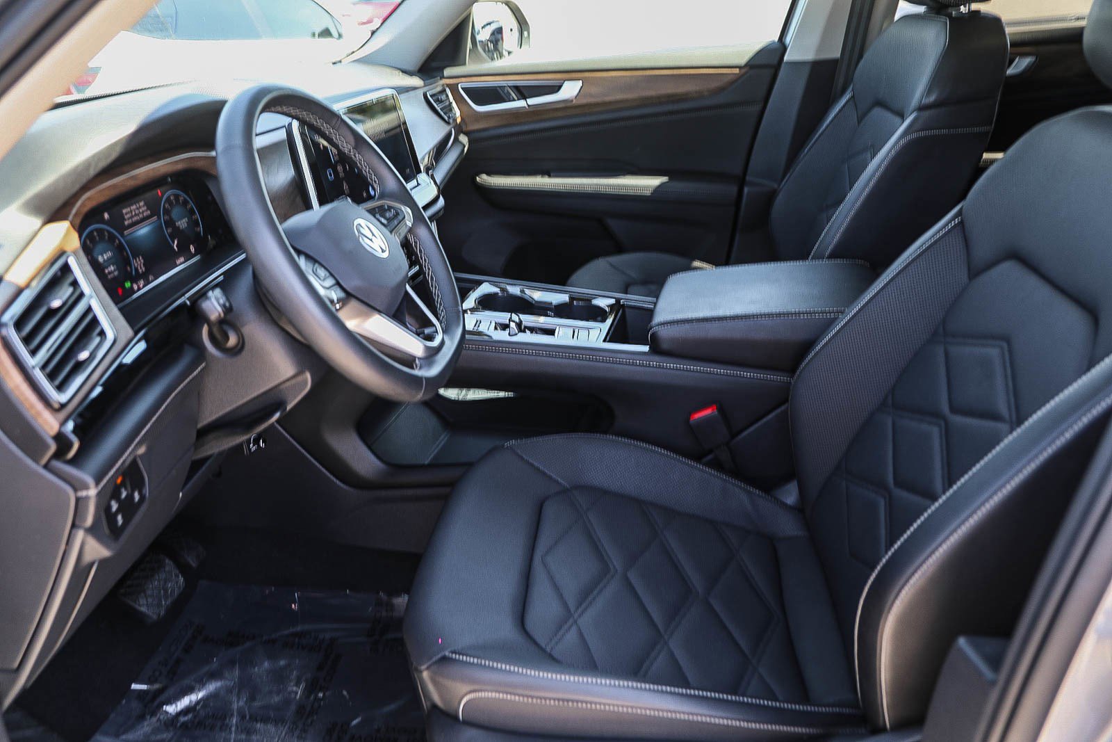 Used 2024 Volkswagen Atlas SE image 17