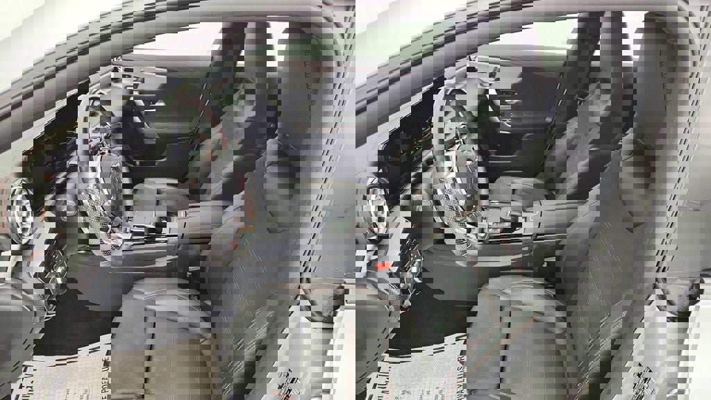 Used 2021 Mercedes-Benz CLA 250 image 18