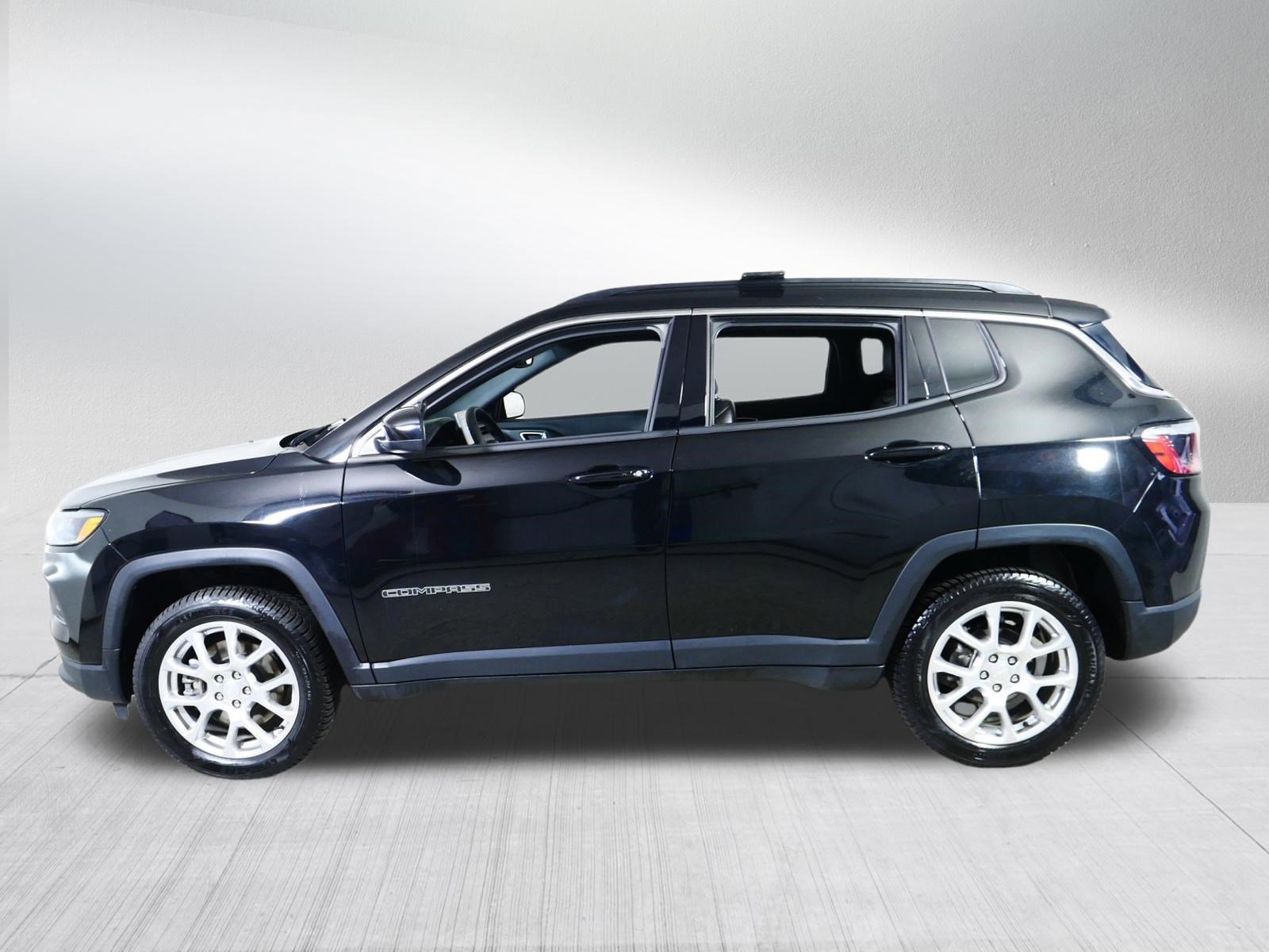 Used 2023 Jeep Compass Latitude AWD/4WD image 4