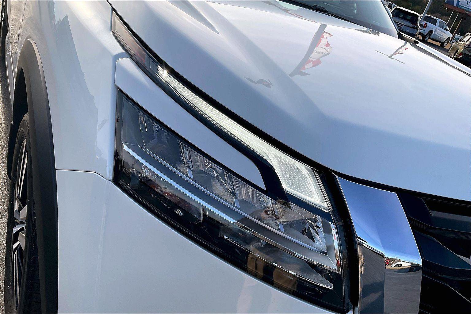 Certified 2024 Nissan Pathfinder Platinum w/ Cargo Package image 31