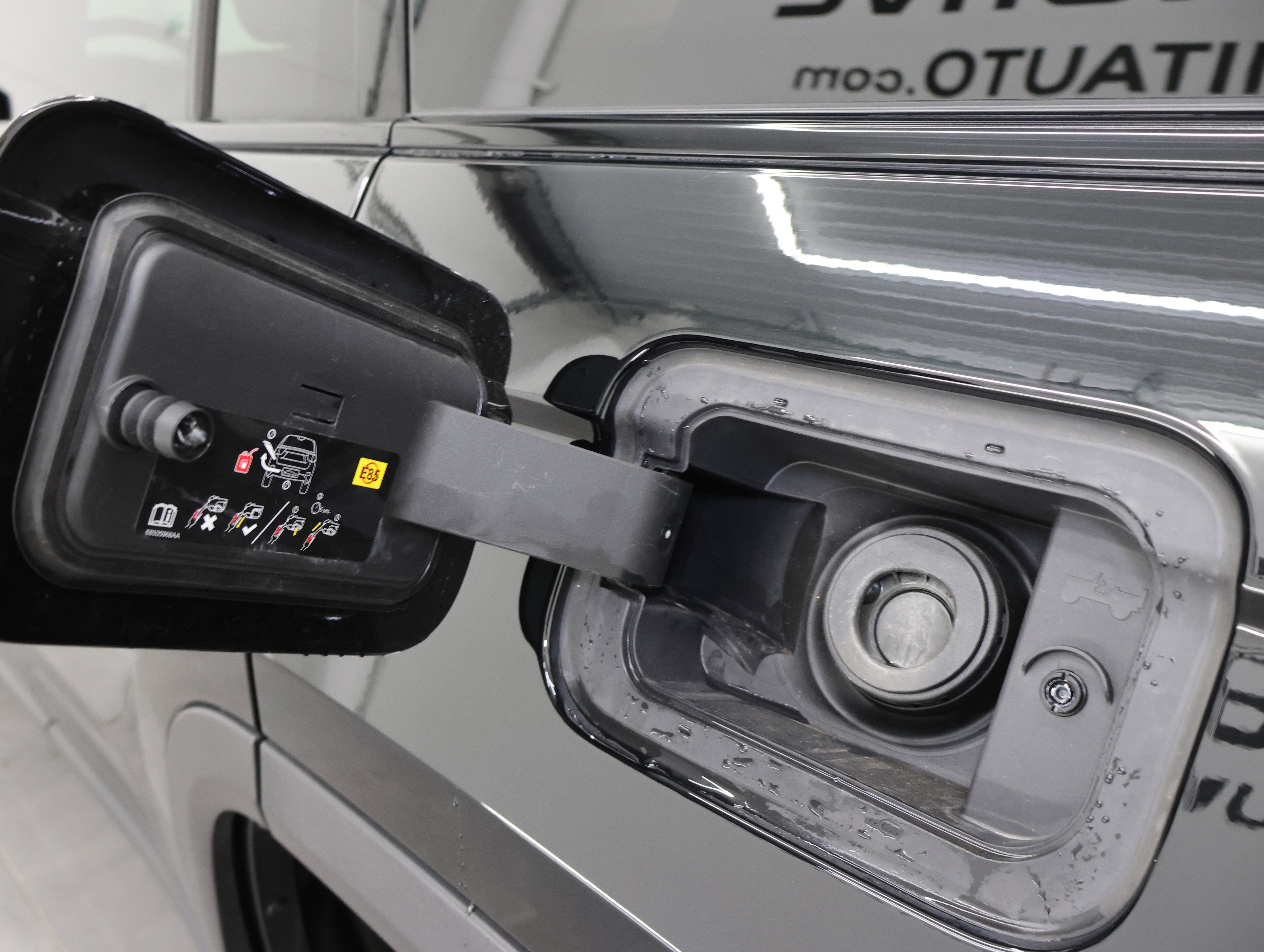 Used 2023 Jeep Grand Cherokee Limited image 32