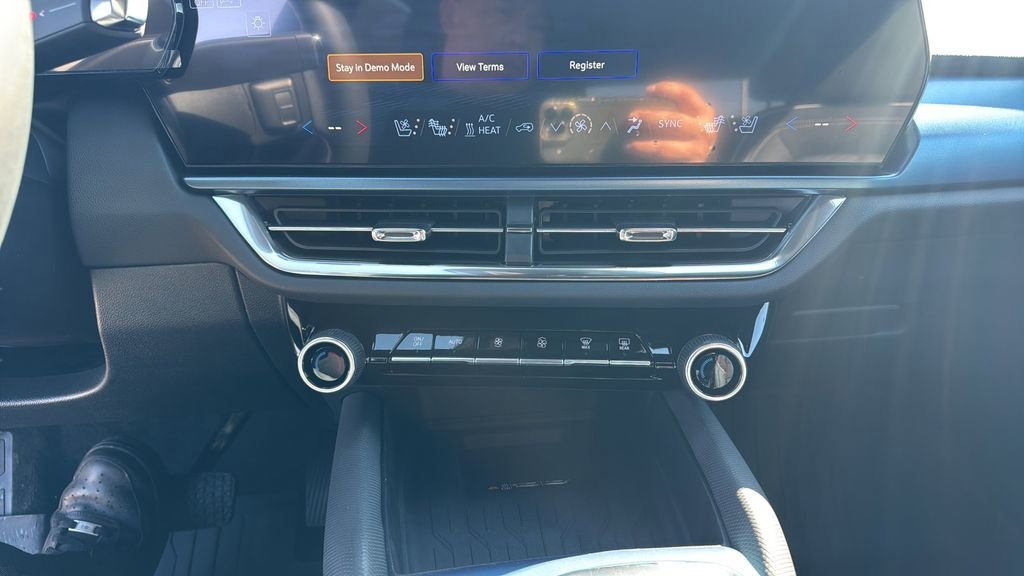 New 2026 Chevrolet Equinox EV LT w/ Convenience Package II AWD/4WD image 23