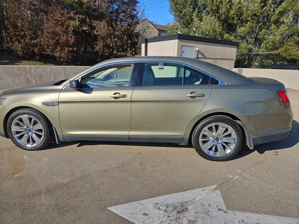 Used 2012 Ford Taurus Limited FWD image 12