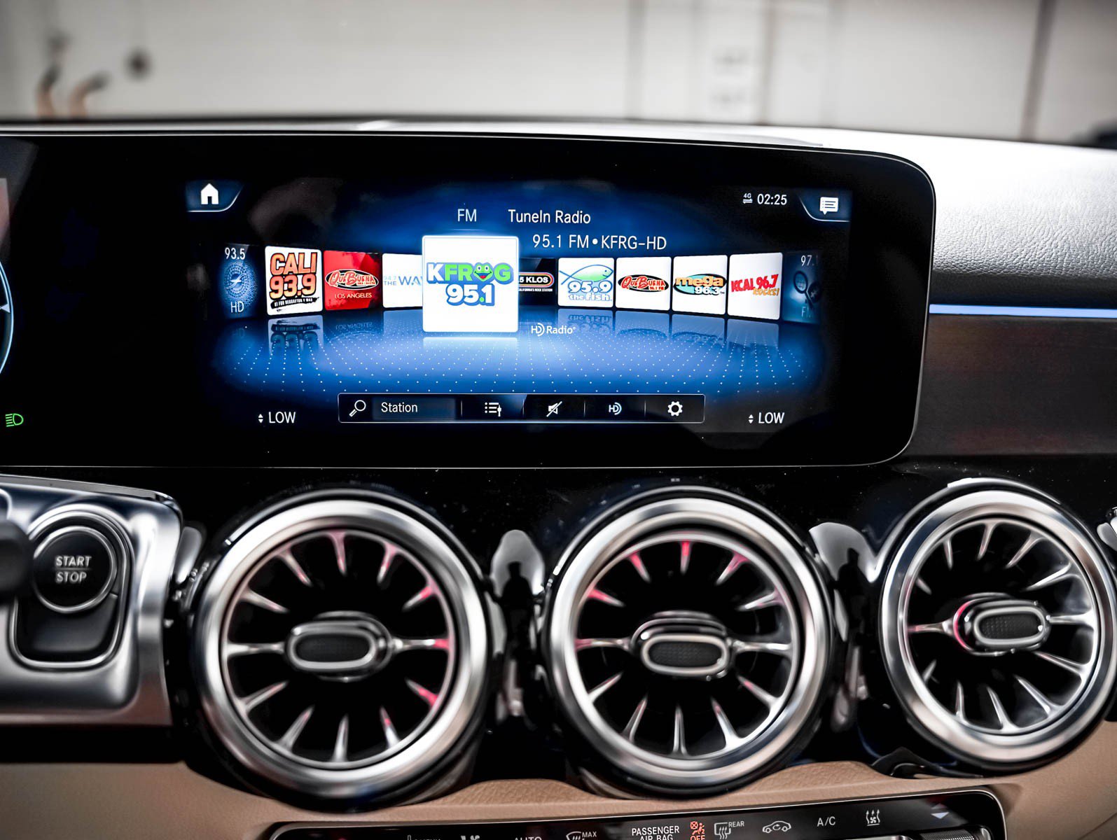 Used 2023 Mercedes-Benz EQB 250+ w/ Exclusive Package image 18