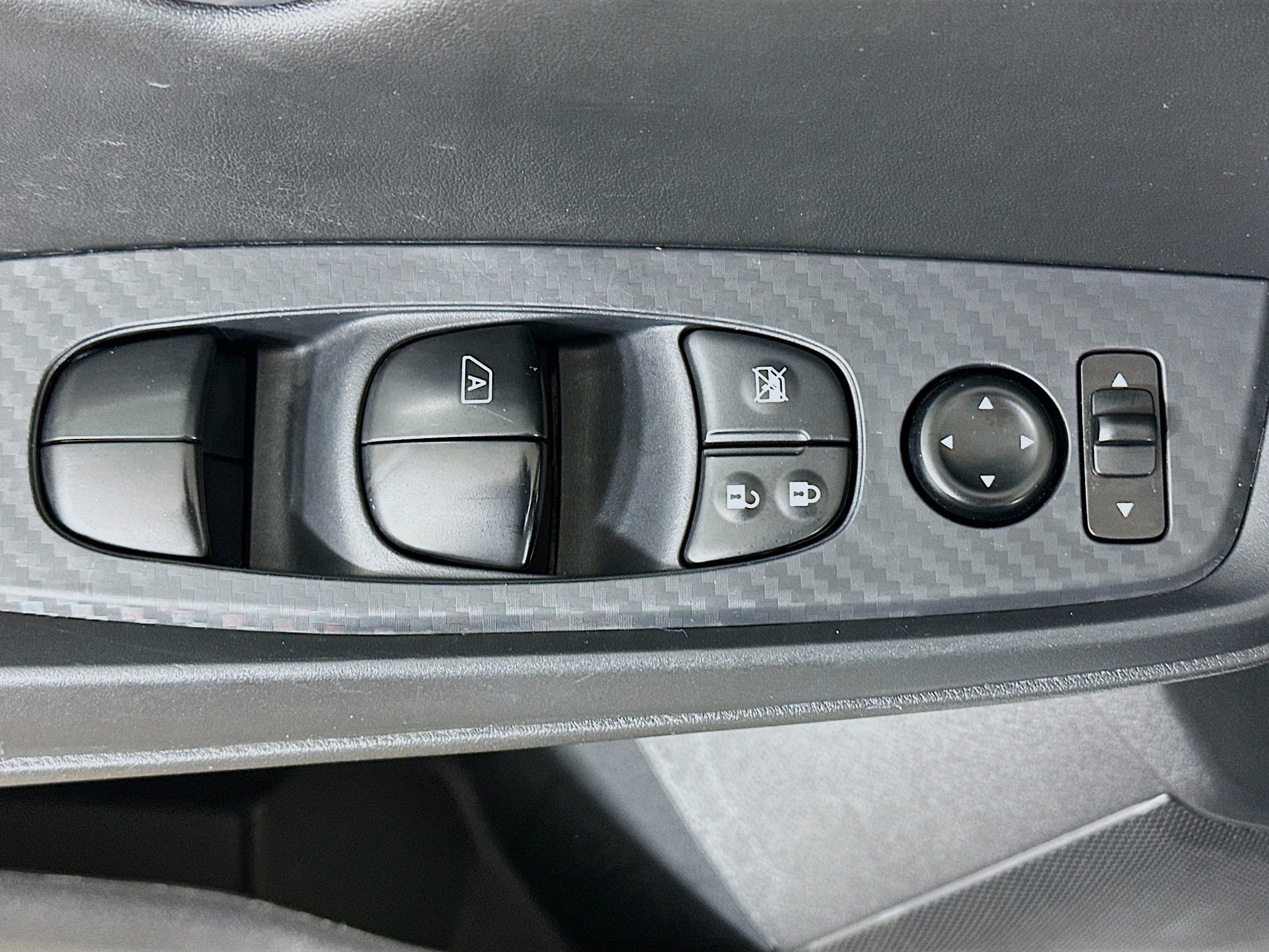 Used 2025 Nissan Sentra SV FWD image 15