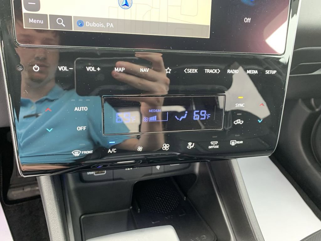 Used 2024 Hyundai Santa Cruz Limited AWD/4WD image 20