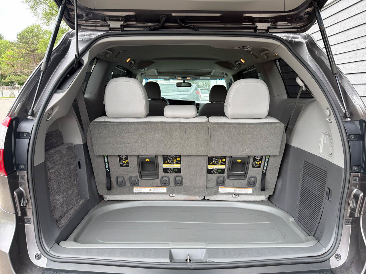 Used 2017 Toyota Sienna XLE FWD image 12