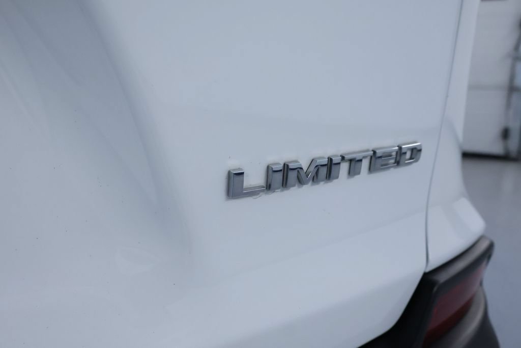 Used 2021 Jeep Cherokee Limited w/ Elite Package AWD/4WD image 11