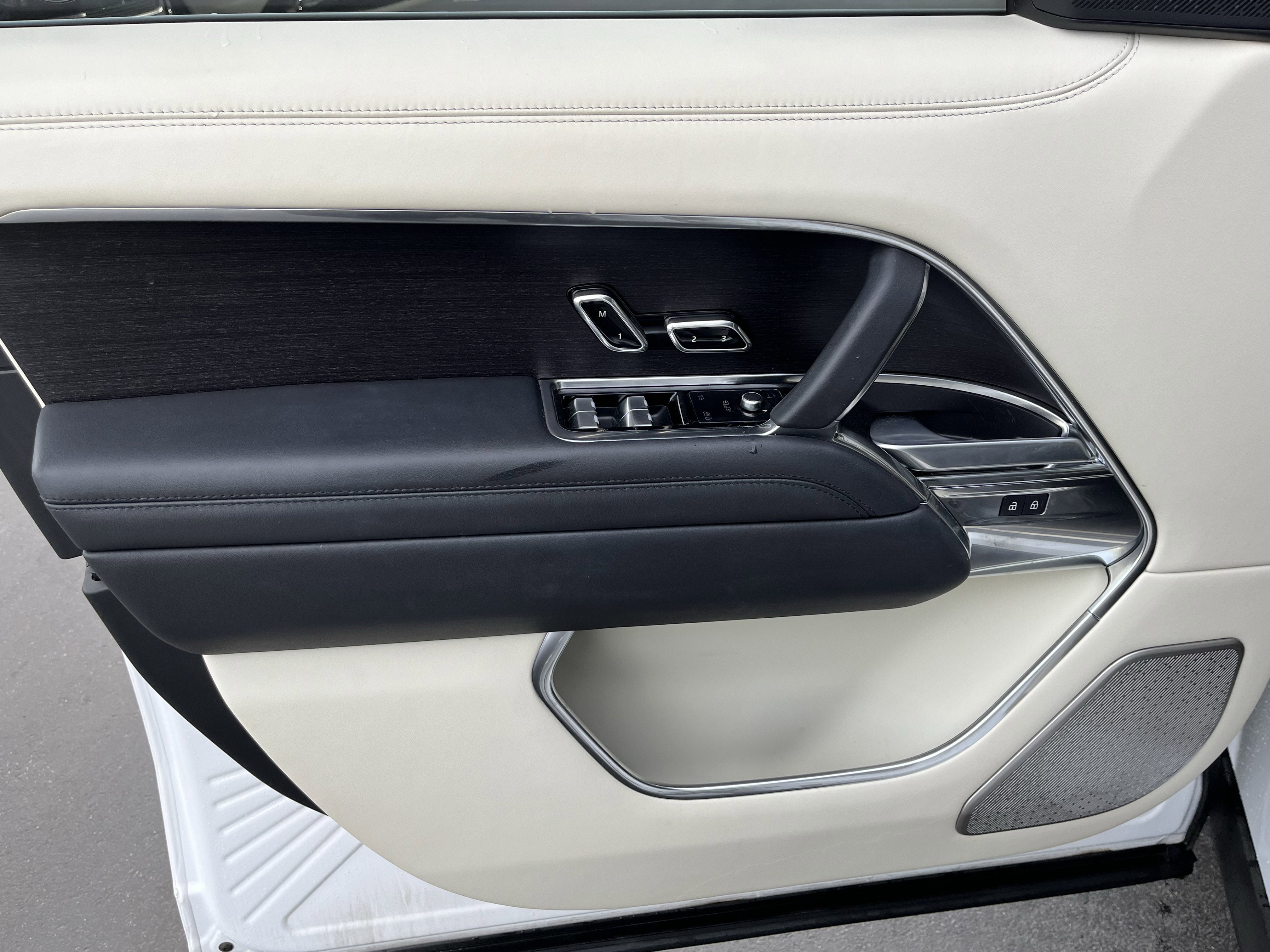 Certified 2024 Land Rover Range Rover Long Wheelbase Autobiography image 12