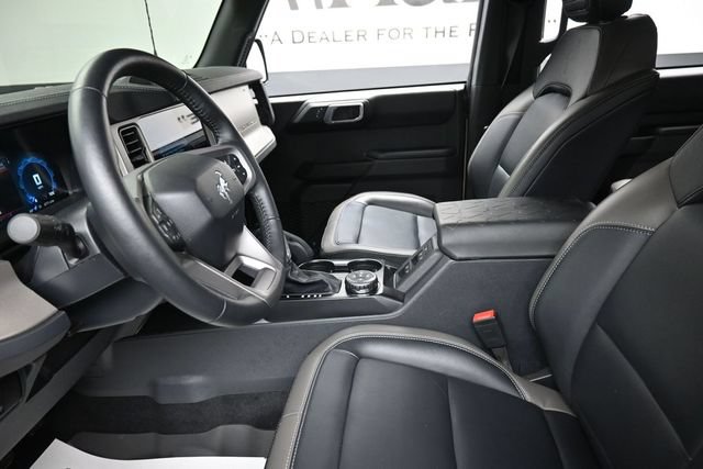 Used 2025 Ford Bronco Outer Banks w/ Sasquatch Package AWD/4WD image 16