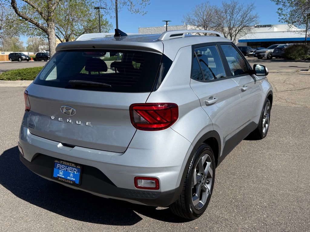 Used 2021 Hyundai Venue SEL FWD image 4