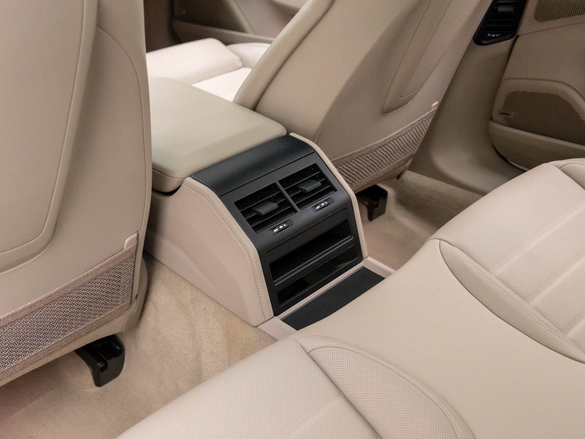 Certified 2025 Porsche Panamera 4 image 18