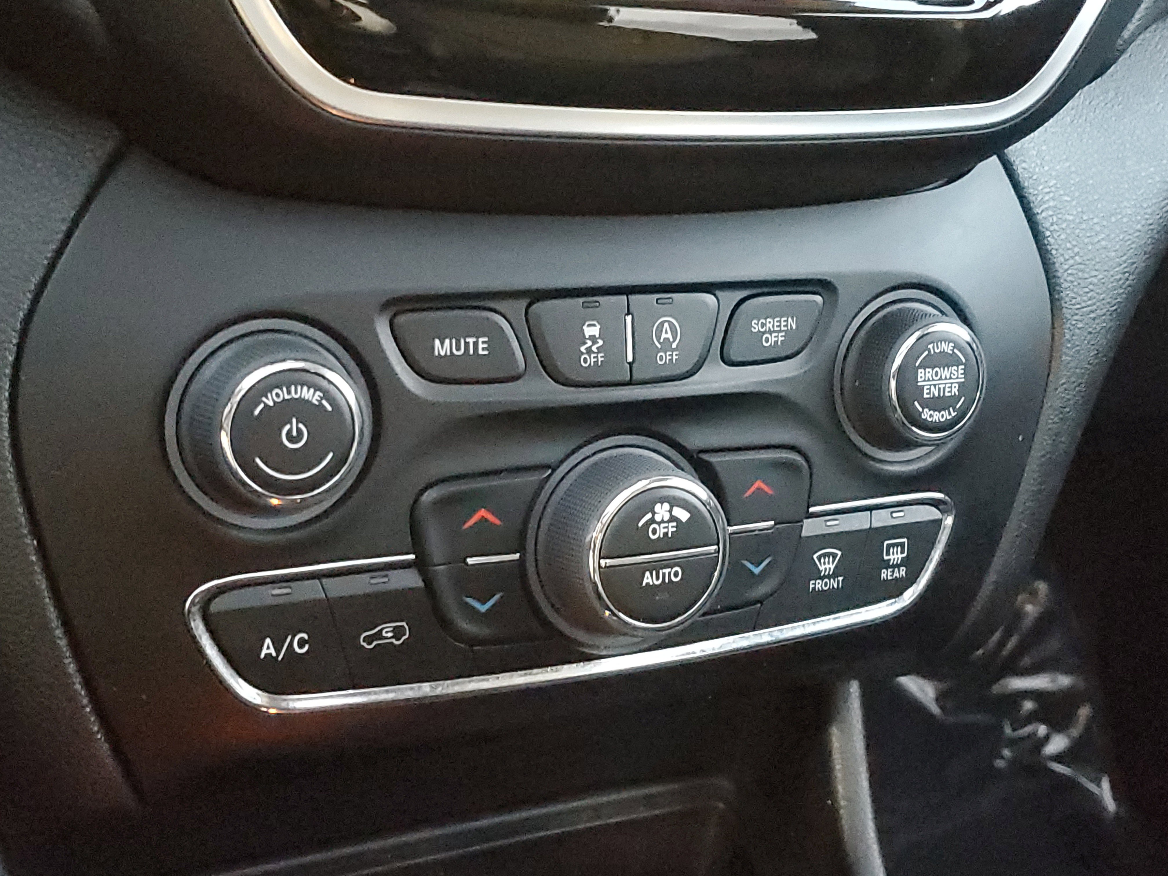 Used 2022 Jeep Cherokee Limited w/ Elite Package image 28