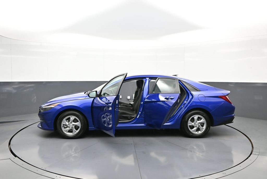 Certified 2023 Hyundai Elantra SE w/ Cargo Package image 42