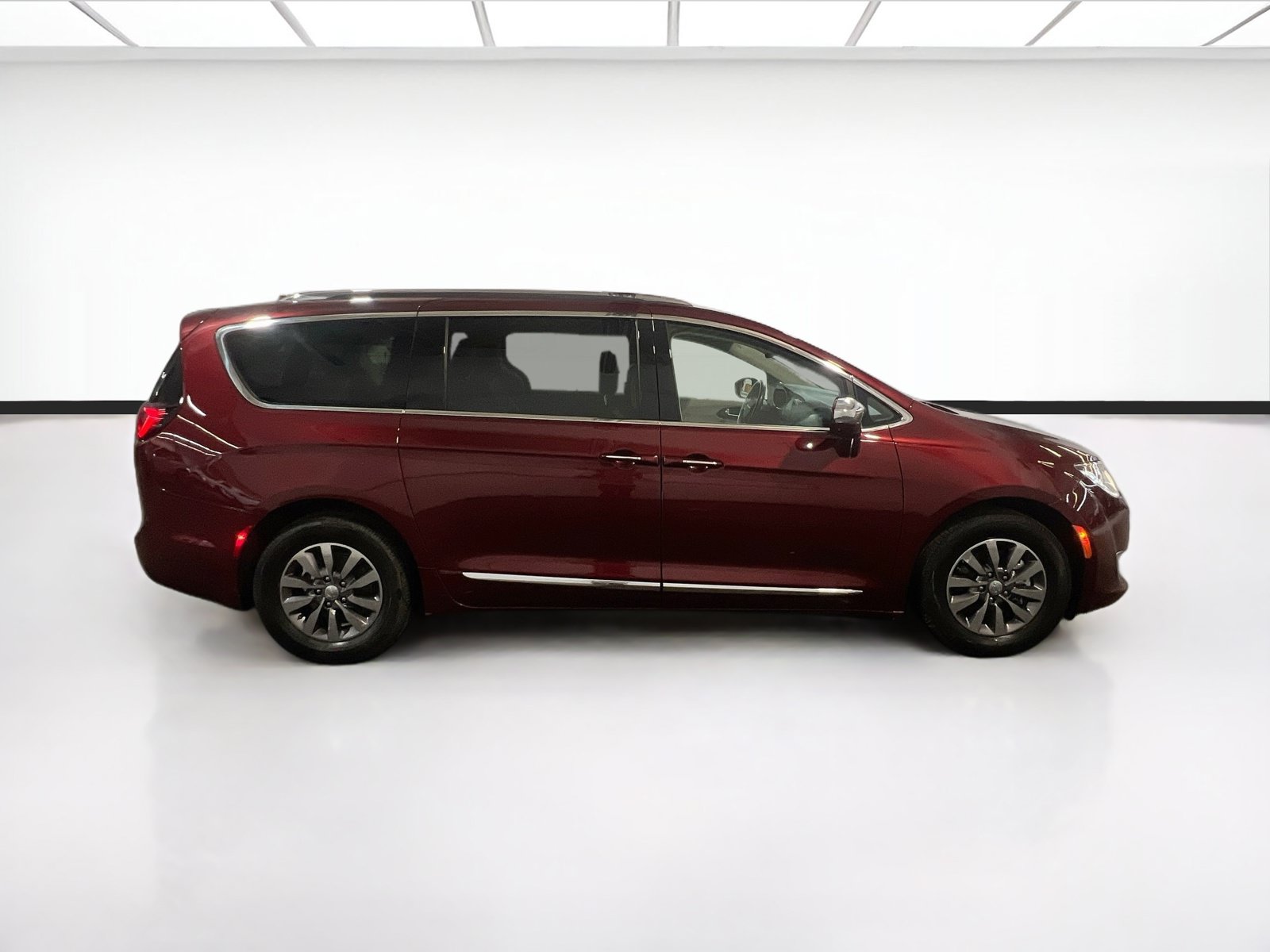 Used 2020 Chrysler Pacifica Limited FWD image 26