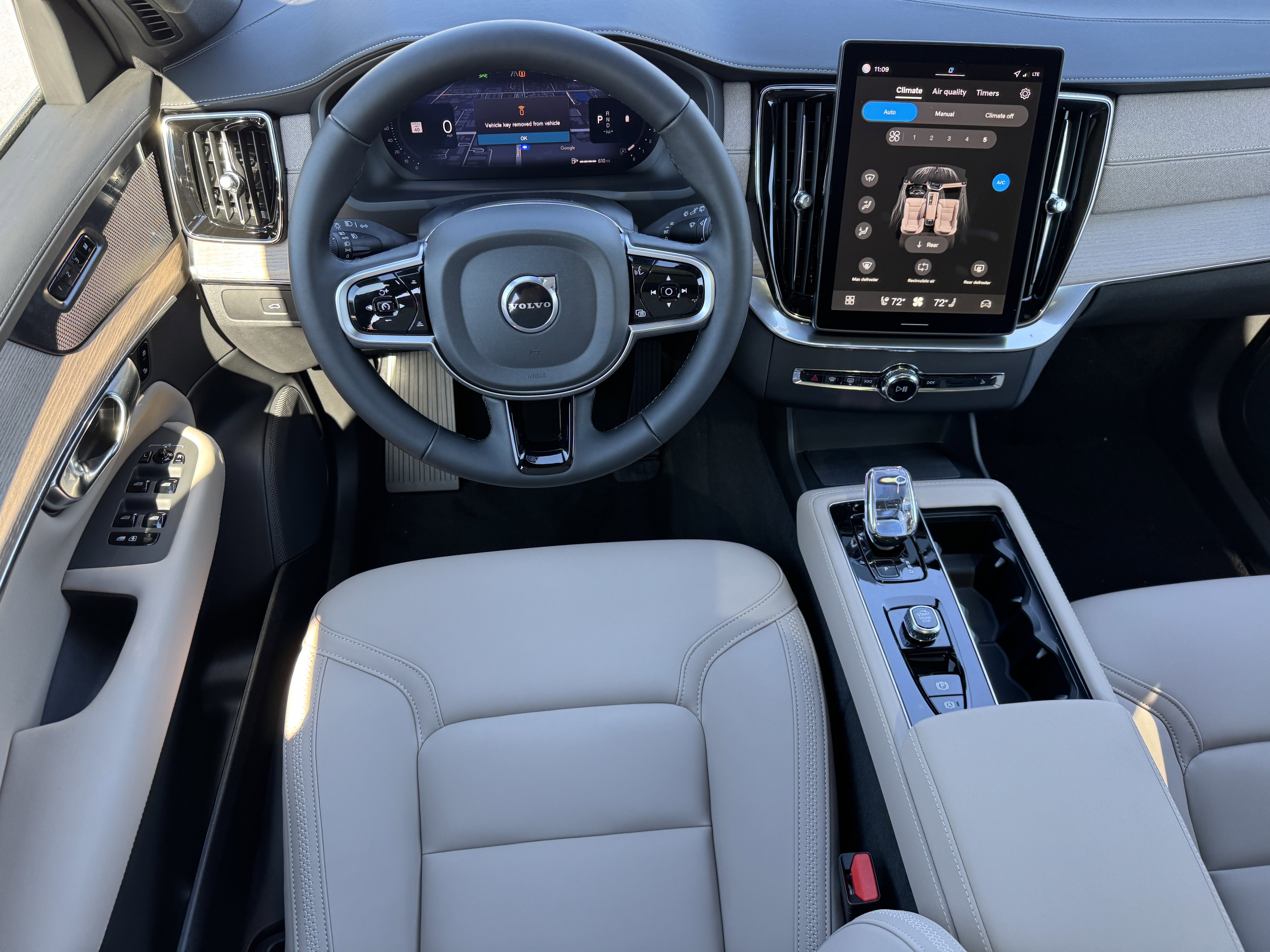 New 2026 Volvo XC90 B6 Plus w/ Protection Package image 14